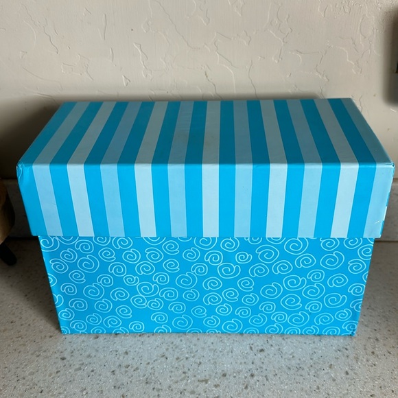 Storage‎ Box - Picture 1 of 1
